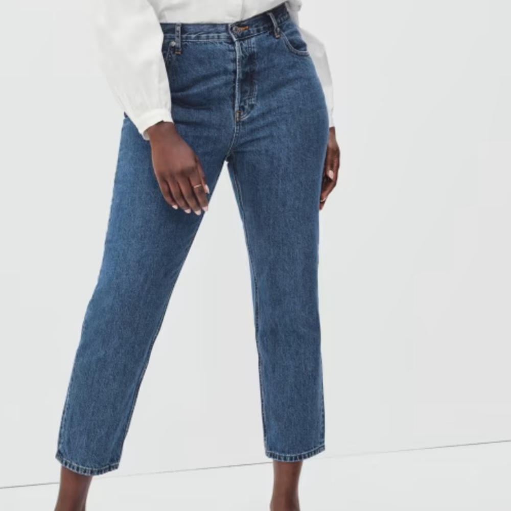 Curvy ‘90s Cheeky Straight Jean